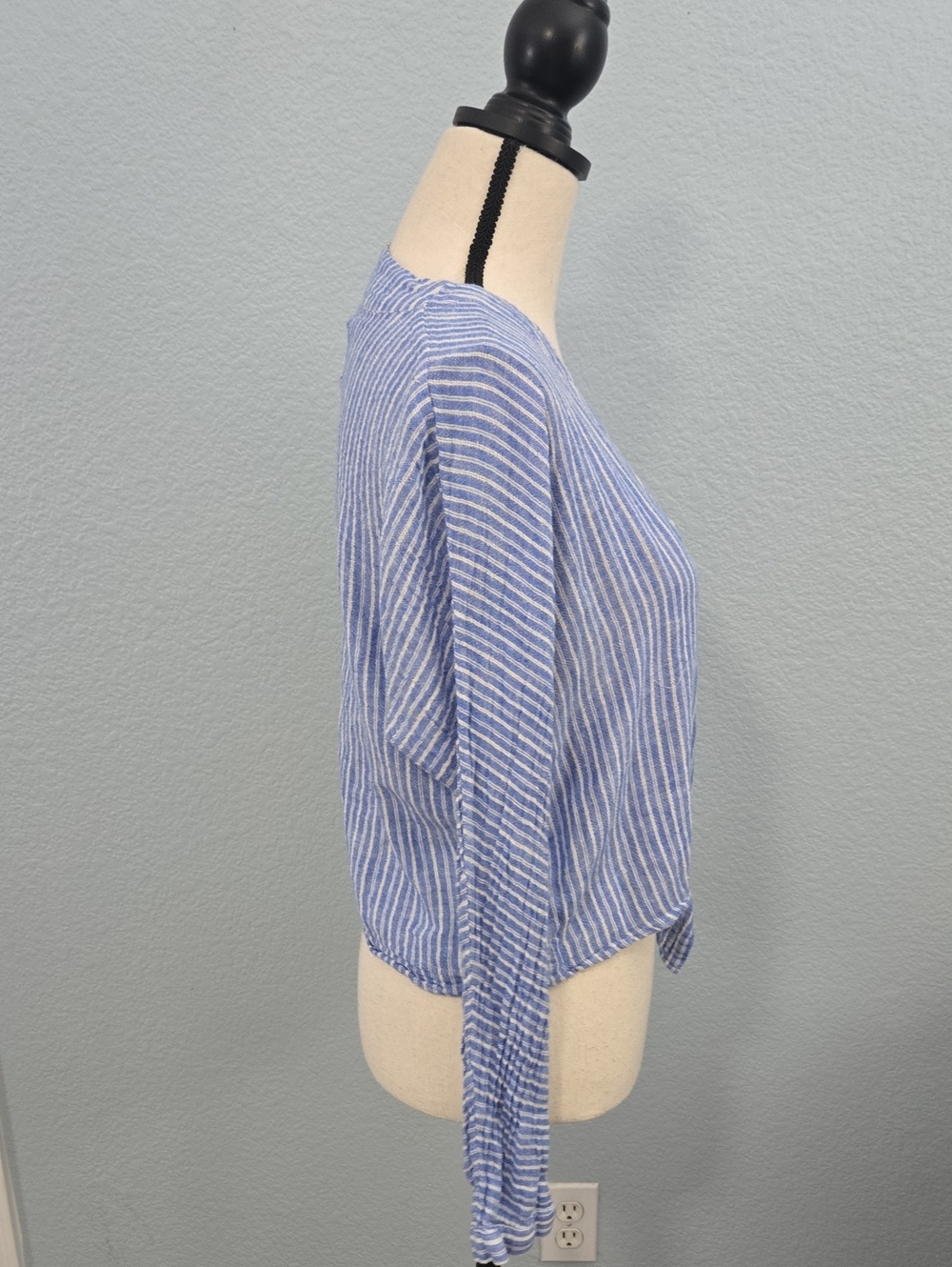 RAILS Sloane Azure Striped Blue Tie-Front Button Up V-Neck Blouse Sz Medium - Picture 7 of 10